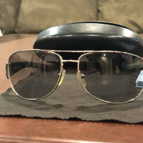 Prada sunglasses- scratch free - Picture 2 of 10